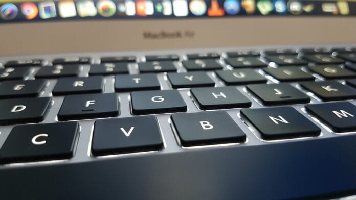 mac-2376101_1280